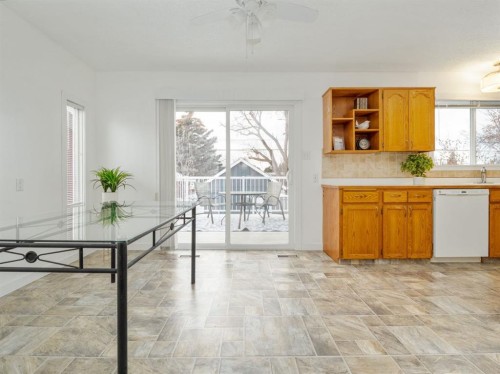 1102 Cameron Road South, Lethbridge, AB - Indoor