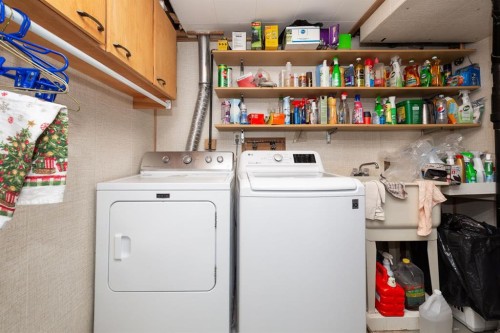 2609 11A Avenue North, Lethbridge, AB - Indoor Photo Showing Laundry Room
