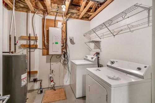 4-414 Highlands Boulevard West, Lethbridge, AB - Indoor Photo Showing Laundry Room