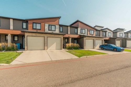 4-414 Highlands Boulevard West, Lethbridge, AB - Outdoor With Facade
