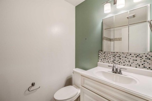 4-414 Highlands Boulevard West, Lethbridge, AB - Indoor Photo Showing Bathroom