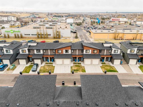 4-414 Highlands Boulevard West, Lethbridge, AB - Outdoor