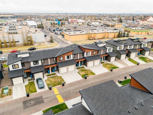 4-414 Highlands Boulevard West, Lethbridge, AB - Outdoor