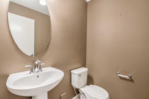 4-414 Highlands Boulevard West, Lethbridge, AB - Indoor Photo Showing Bathroom