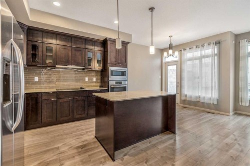 4-414 Highlands Boulevard West, Lethbridge, AB - Indoor Photo Showing Kitchen With Upgraded Kitchen