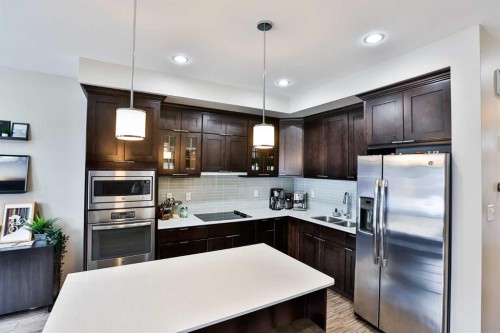 2-426 Highlands Boulevard West, Lethbridge, AB - Indoor Photo Showing Kitchen With Stainless Steel Kitchen With Double Sink With Upgraded Kitchen