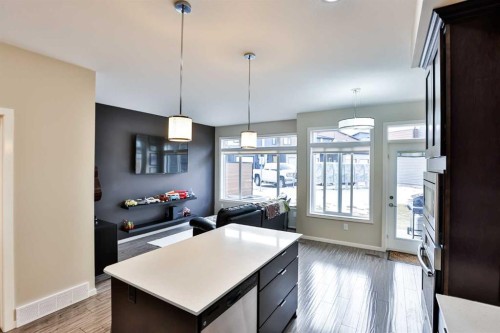 2-426 Highlands Boulevard West, Lethbridge, AB - Indoor Photo Showing Kitchen