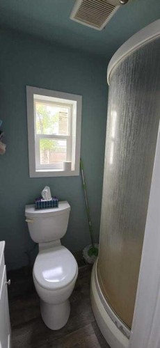 133 Noble Street, Barons, AB - Indoor Photo Showing Bathroom