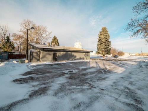 2822 2 Avenue South, Lethbridge, AB 