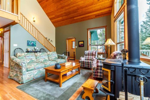 88 West Castle Loop, Rural Pincher Creek No. 9, M.D. Of, AB - Indoor Photo Showing Living Room