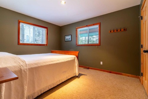 88 West Castle Loop, Rural Pincher Creek No. 9, M.D. Of, AB - Indoor Photo Showing Bedroom