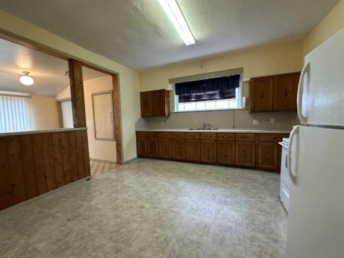 7526 18 Avenue, Coleman, AB - Indoor Photo Showing Other Room