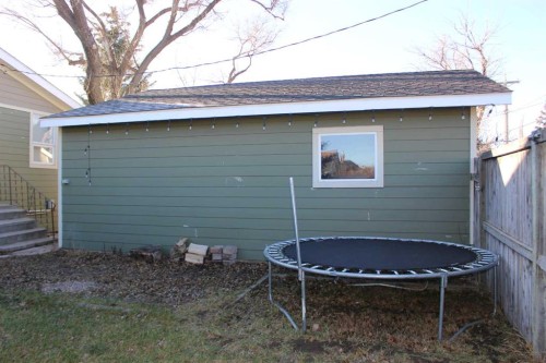 526 Highway Avenue, Picture Butte, AB - Outdoor With Exterior