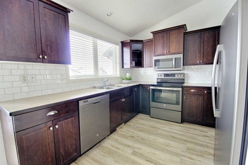 210 Keystone Lane West, Lethbridge, AB - Indoor Photo Showing Kitchen