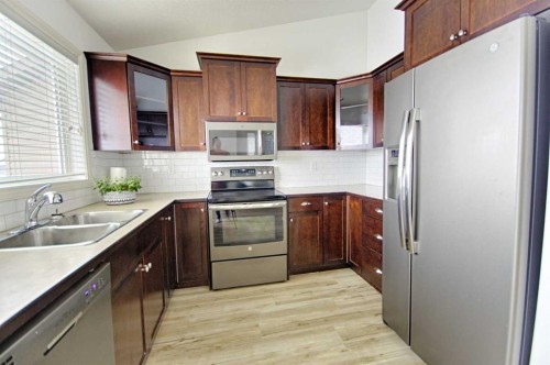 210 Keystone Lane West, Lethbridge, AB - Indoor Photo Showing Kitchen With Double Sink