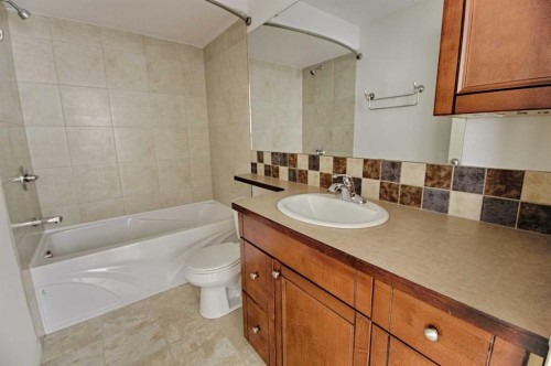 210 Keystone Lane West, Lethbridge, AB - Indoor Photo Showing Bathroom