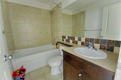 210 Keystone Lane West, Lethbridge, AB - Indoor Photo Showing Bathroom