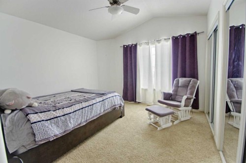 210 Keystone Lane West, Lethbridge, AB - Indoor Photo Showing Bedroom