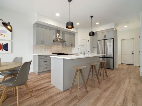 162 Caribou Bend North, Lethbridge, AB - Indoor Photo Showing Kitchen With Upgraded Kitchen