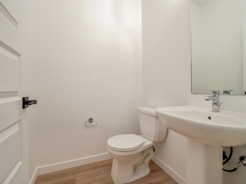 162 Caribou Bend North, Lethbridge, AB - Indoor Photo Showing Bathroom