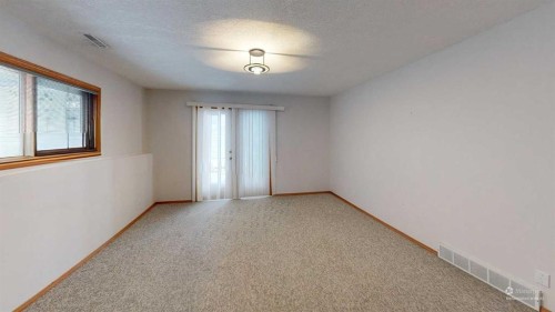 173 Heritage Boulevard West, Lethbridge, AB 