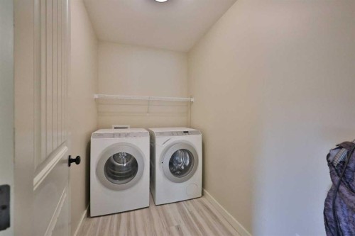 74 Rivermont Crescent West, Lethbridge, AB - Indoor Photo Showing Laundry Room