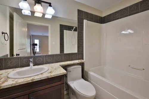 74 Rivermont Crescent West, Lethbridge, AB - Indoor Photo Showing Bathroom