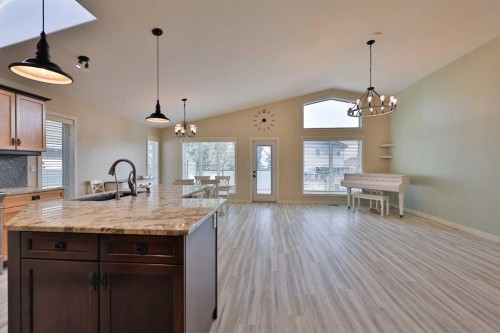 74 Rivermont Crescent West, Lethbridge, AB - Indoor Photo Showing Kitchen