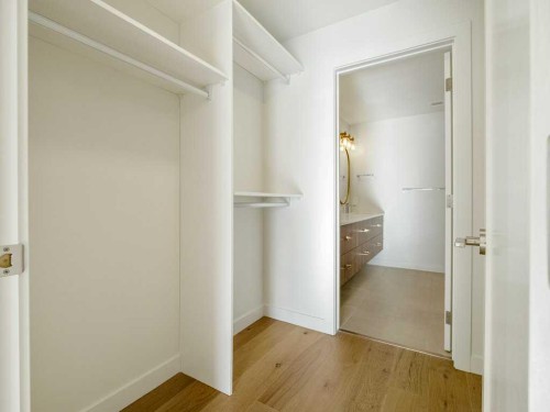 430-102 Scenic Drive North, Lethbridge, AB - Indoor