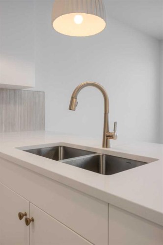 4357 28 Avenue South, Lethbridge, AB - Indoor Photo Showing Kitchen With Double Sink
