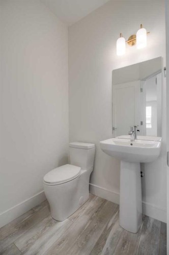 4357 28 Avenue South, Lethbridge, AB - Indoor Photo Showing Bathroom