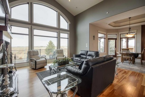 214 Sandstone Place South, Lethbridge, AB - Indoor Photo Showing Living Room