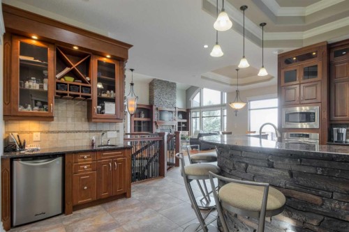 214 Sandstone Place South, Lethbridge, AB - Indoor Photo Showing Kitchen With Upgraded Kitchen