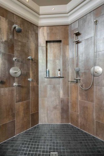 214 Sandstone Place South, Lethbridge, AB - Indoor Photo Showing Bathroom