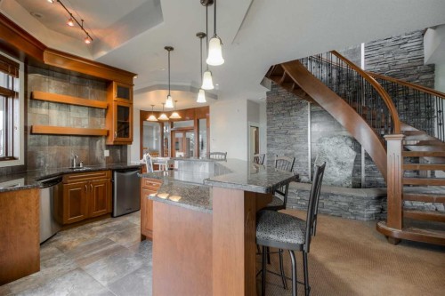 214 Sandstone Place South, Lethbridge, AB - Indoor Photo Showing Kitchen With Upgraded Kitchen