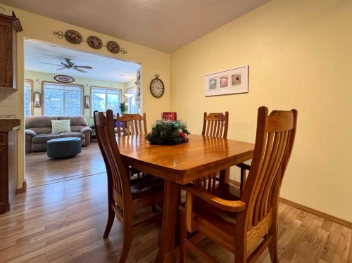 11 Princeton Road West, Lethbridge, AB - Indoor Photo Showing Dining Room