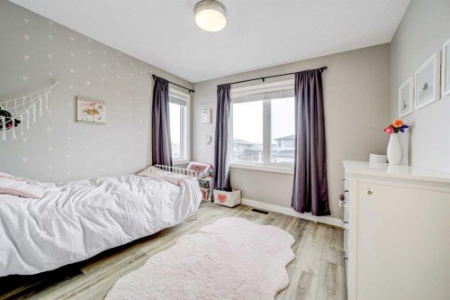 514 Devonia Road West, Lethbridge, AB - Indoor Photo Showing Bedroom