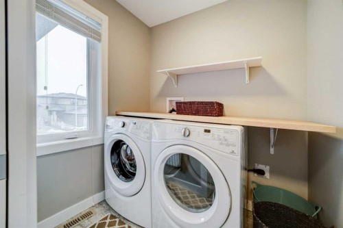 514 Devonia Road West, Lethbridge, AB - Indoor Photo Showing Laundry Room