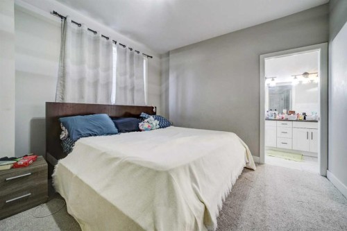 624 19 Street North, Lethbridge, AB - Indoor Photo Showing Bedroom