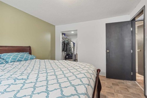 1538 St Edward Boulevard North, Lethbridge, AB - Indoor Photo Showing Bedroom