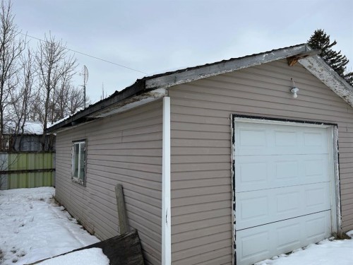 338 2 Avenue, Stirling, AB - Outdoor With Exterior