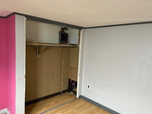 338 2 Avenue, Stirling, AB - Indoor Photo Showing Other Room