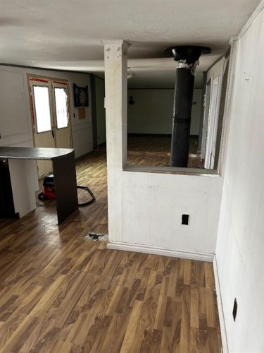 338 2 Avenue, Stirling, AB - Indoor Photo Showing Other Room