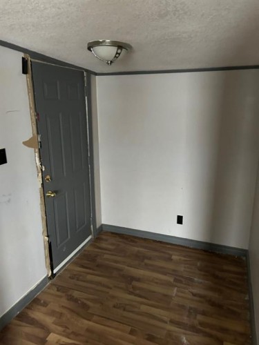 338 2 Avenue, Stirling, AB - Indoor Photo Showing Other Room