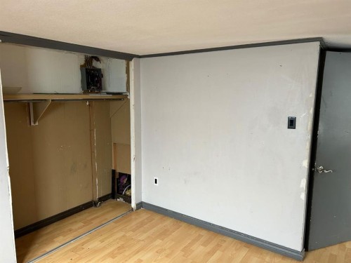 338 2 Avenue, Stirling, AB - Indoor Photo Showing Other Room