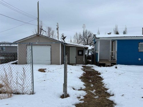 338 2 Avenue, Stirling, AB - Outdoor
