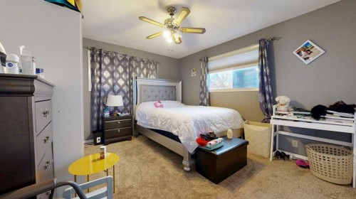 713 19 Street South, Lethbridge, AB - Indoor Photo Showing Bedroom