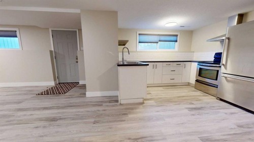 713 19 Street South, Lethbridge, AB - Indoor Photo Showing Kitchen