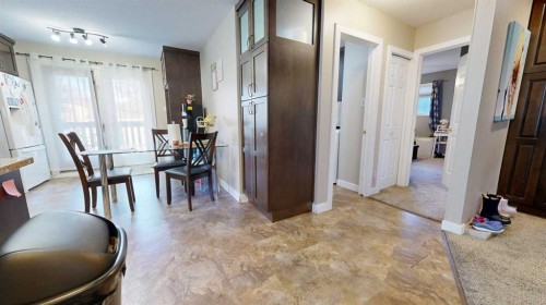 713 19 Street South, Lethbridge, AB - Indoor Photo Showing Dining Room