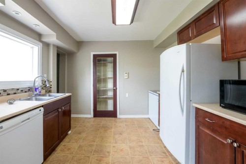 4936 50 Avenue, Stavely, AB - Indoor Photo Showing Kitchen With Double Sink